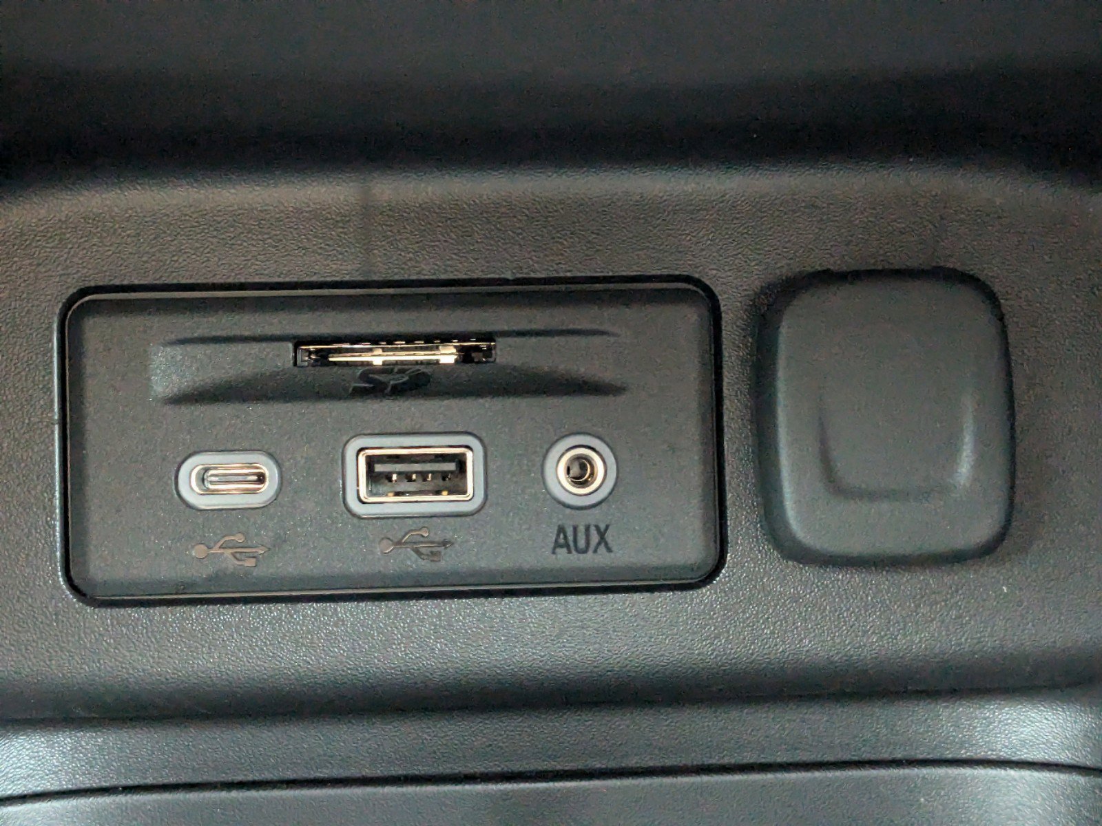 Used 2024 Chevrolet Equinox RS w/ RS Leather Package image 26