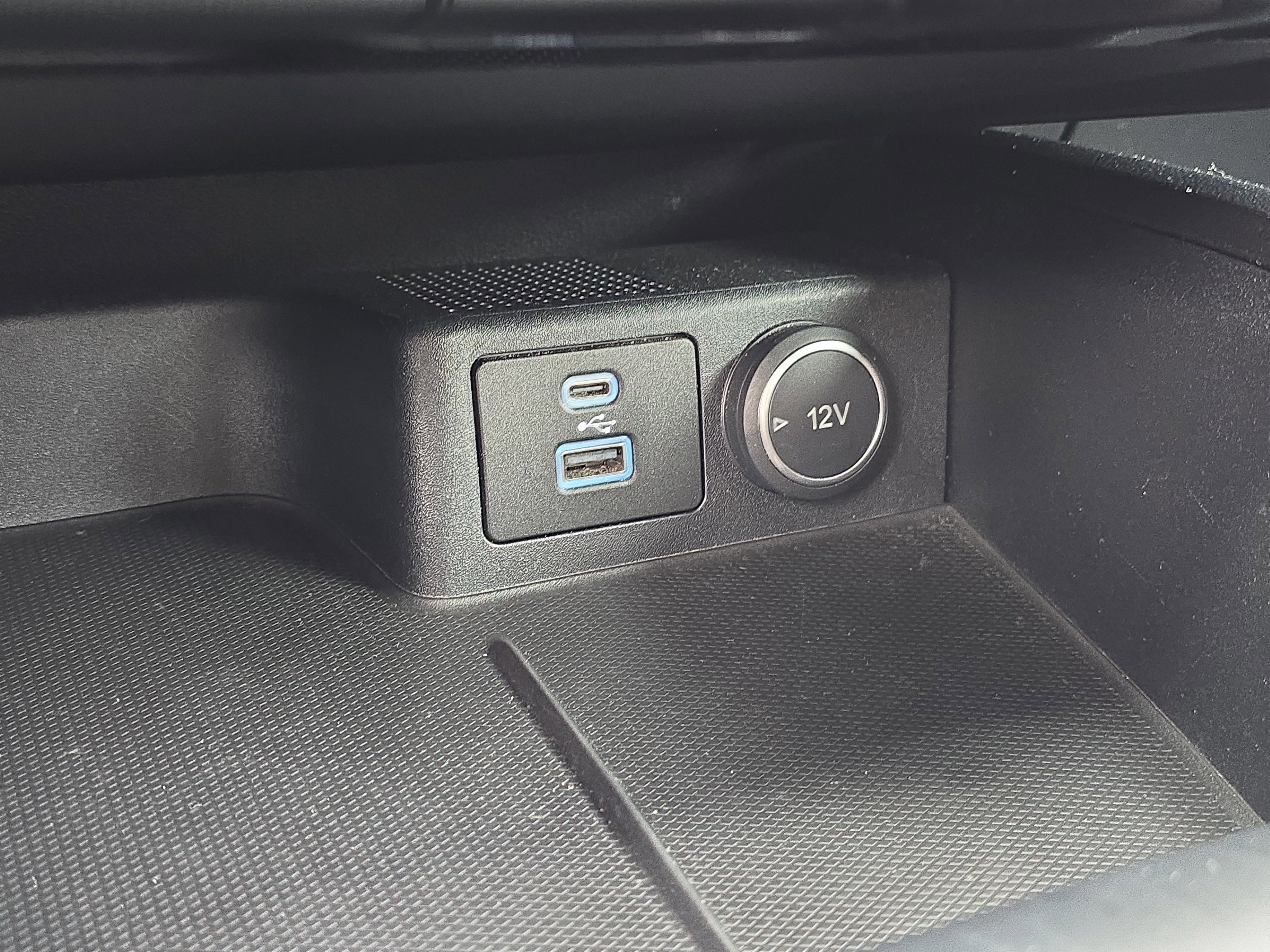 Used 2021 Ford Escape Titanium image 32