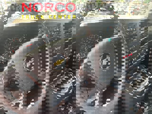 Used 2014 Chevrolet Express 2500 image 17