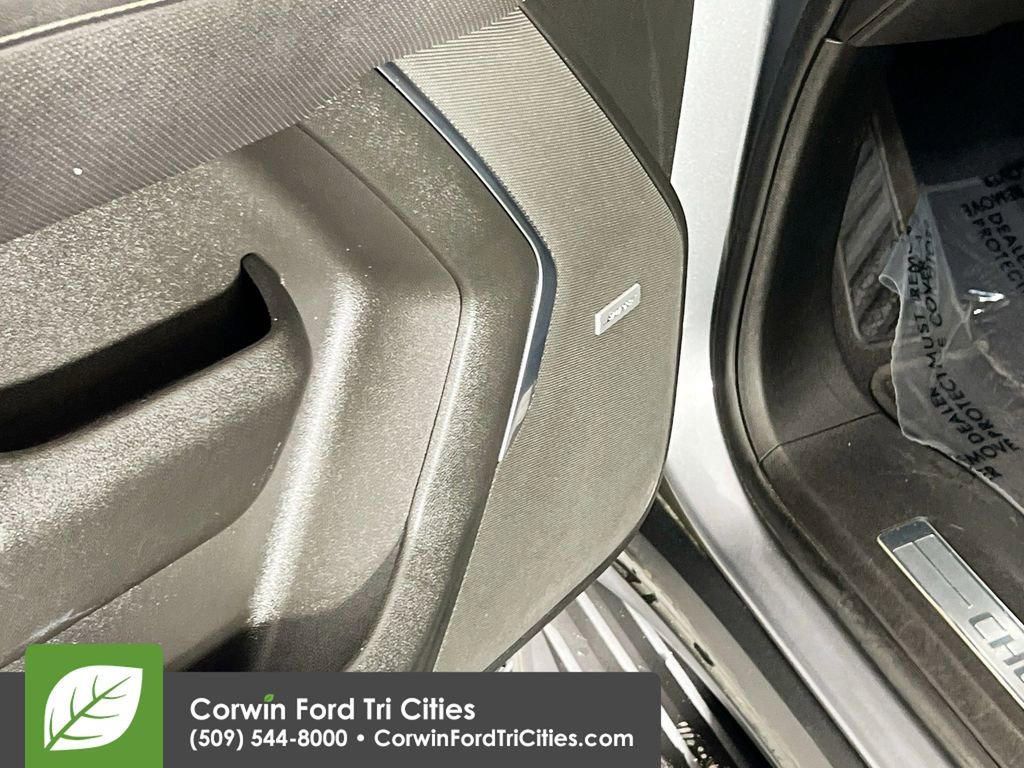 Used 2022 Chevrolet Suburban Premier image 13