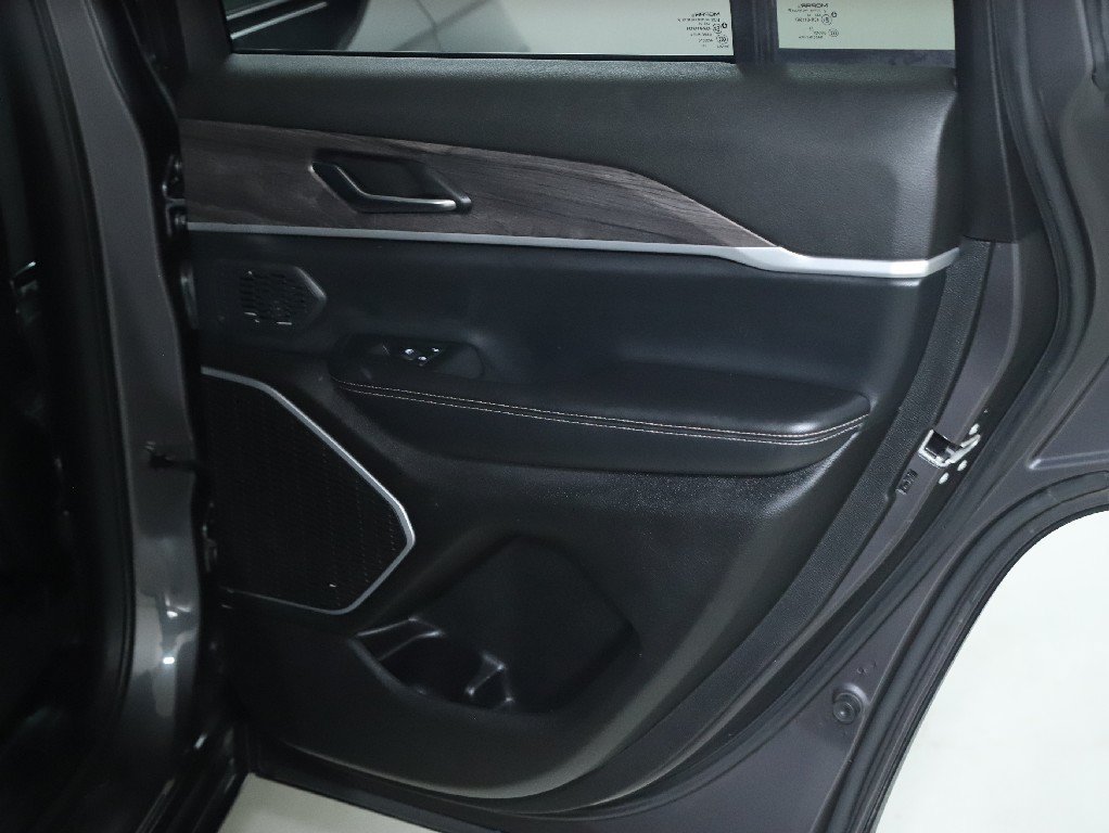 Used 2024 Jeep Grand Cherokee Limited 4xe AWD/4WD image 32