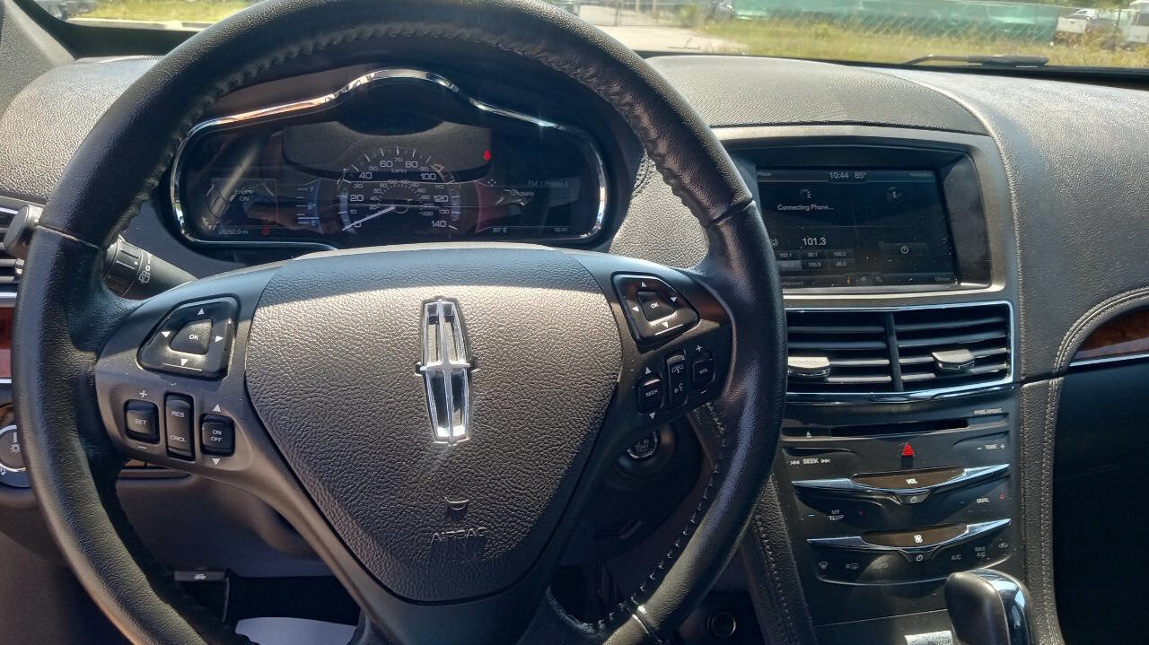 Used 2014 Lincoln MKT AWD image 12