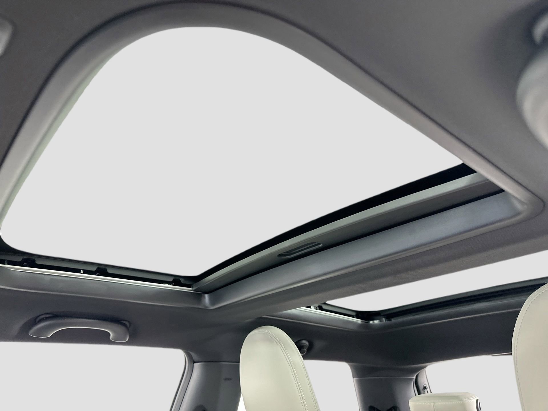 Used 2025 MINI Cooper 2-Door Hardtop image 23