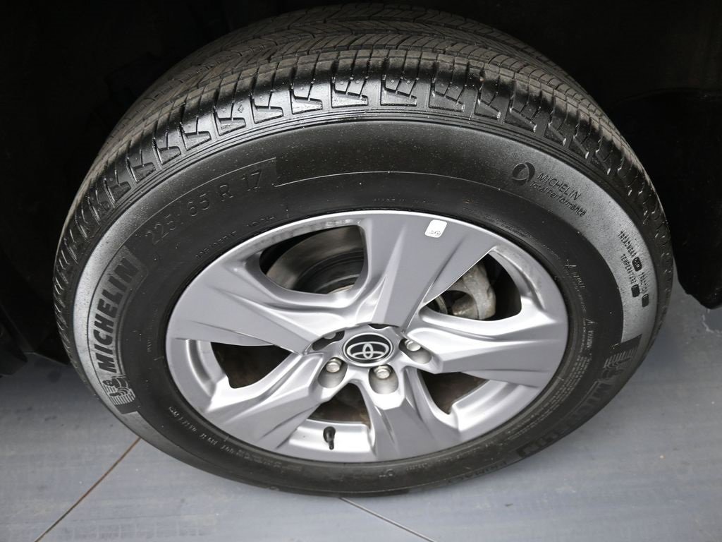 Certified 2022 Toyota RAV4 XLE image 15