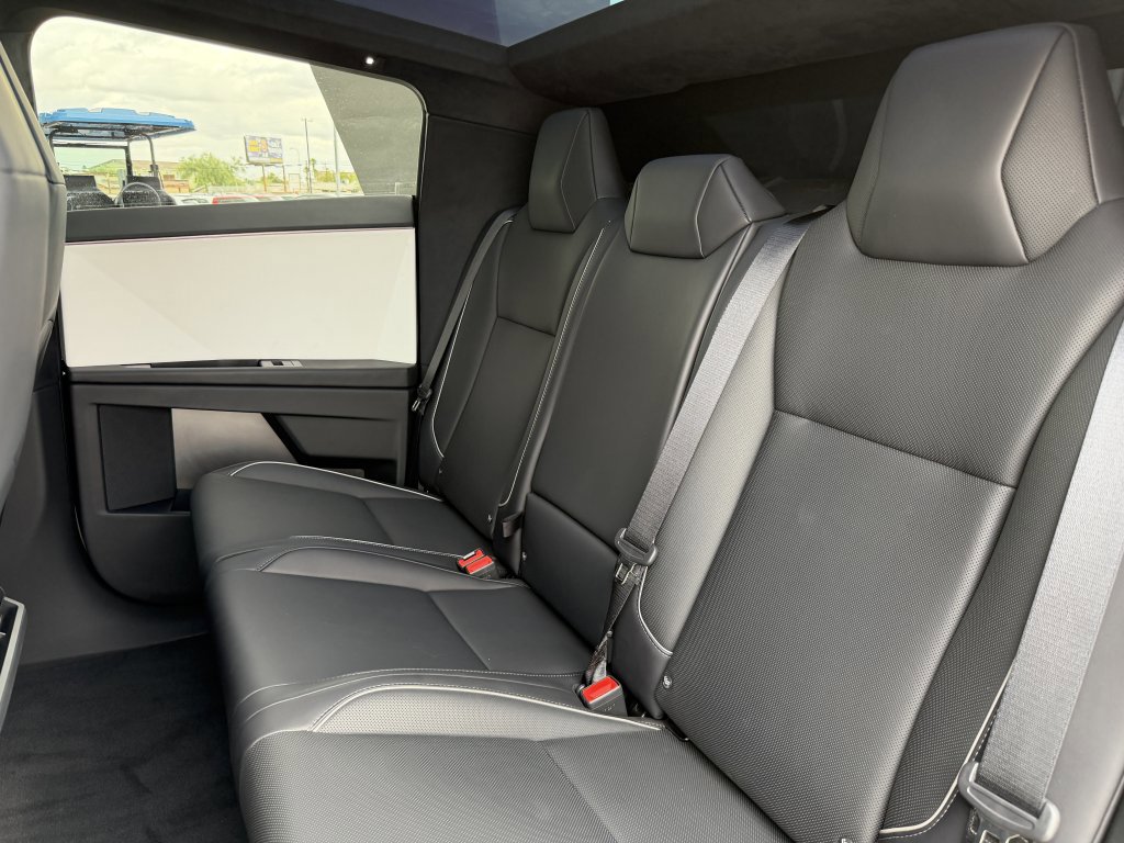 Used 2024 Tesla Cybertruck AWD Crew Cab image 40