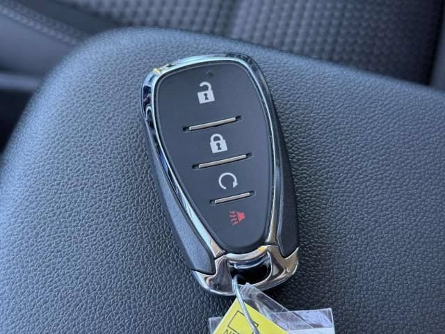 Used 2025 Chevrolet Trax LT FWD image 29
