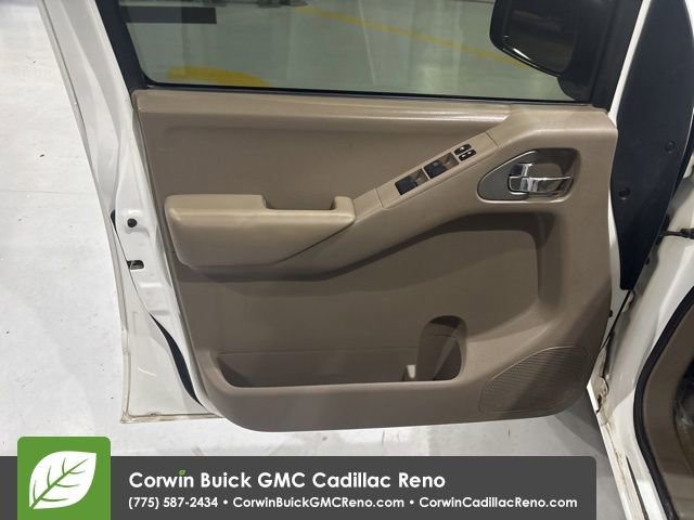 Used 2012 Nissan Frontier SV w/ SV Premium Utility Pkg image 11