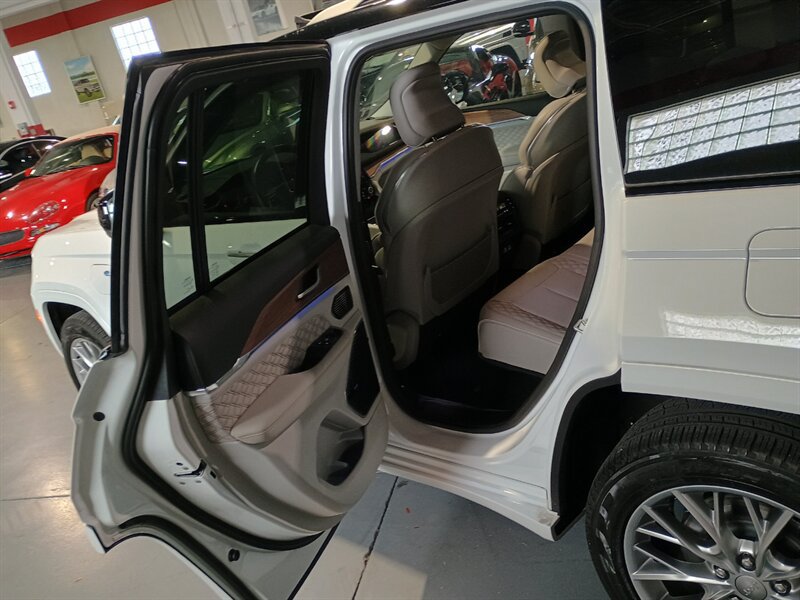 Used 2022 Jeep Grand Cherokee Summit 4xe AWD/4WD image 24