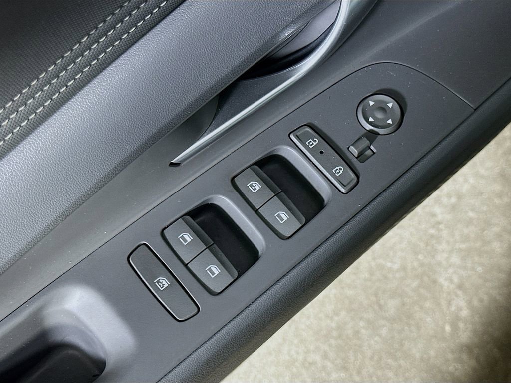 Used 2025 Hyundai Elantra SEL FWD image 20