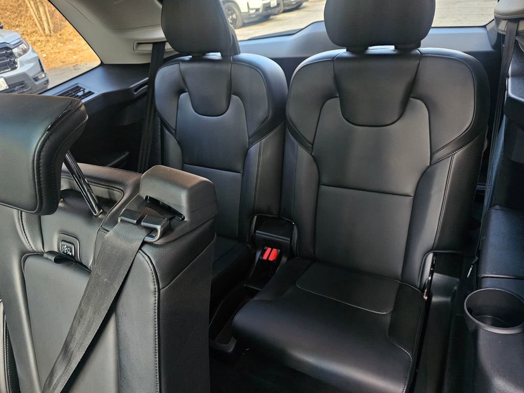 Used 2021 Volvo XC90 T5 Momentum w/ Climate Package image 18