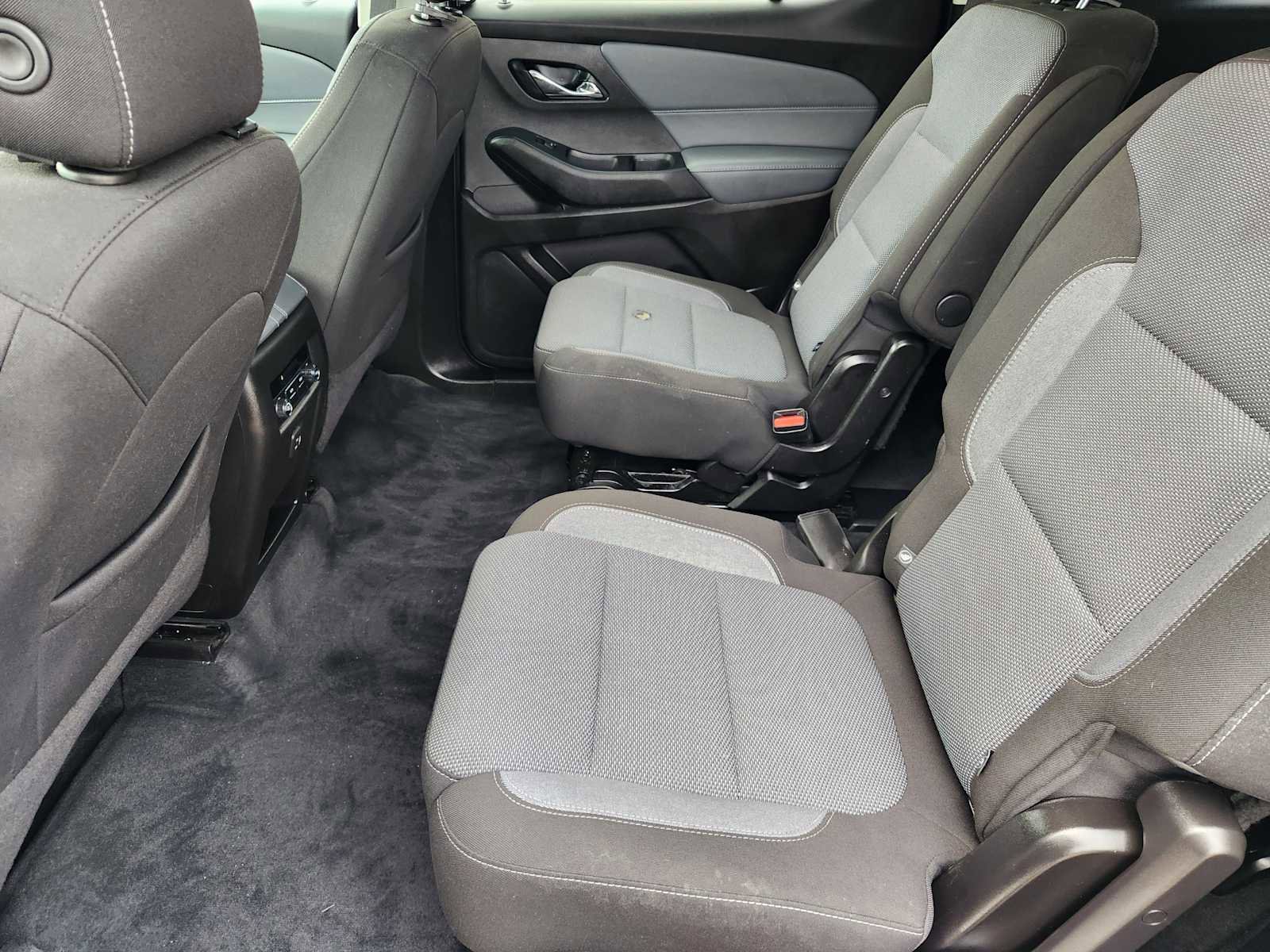 Used 2021 Chevrolet Traverse LT image 30