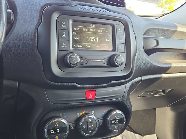 Used 2017 Jeep Renegade Latitude w/ Popular Equipment Group FWD image 10