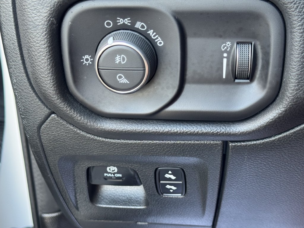 Used 2023 RAM 1500 Lone Star RWD image 32