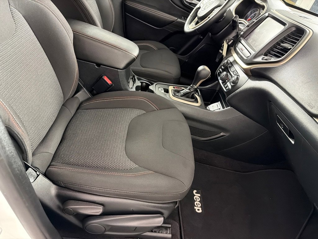 Used 2016 Jeep Cherokee 75th Anniversary image 25
