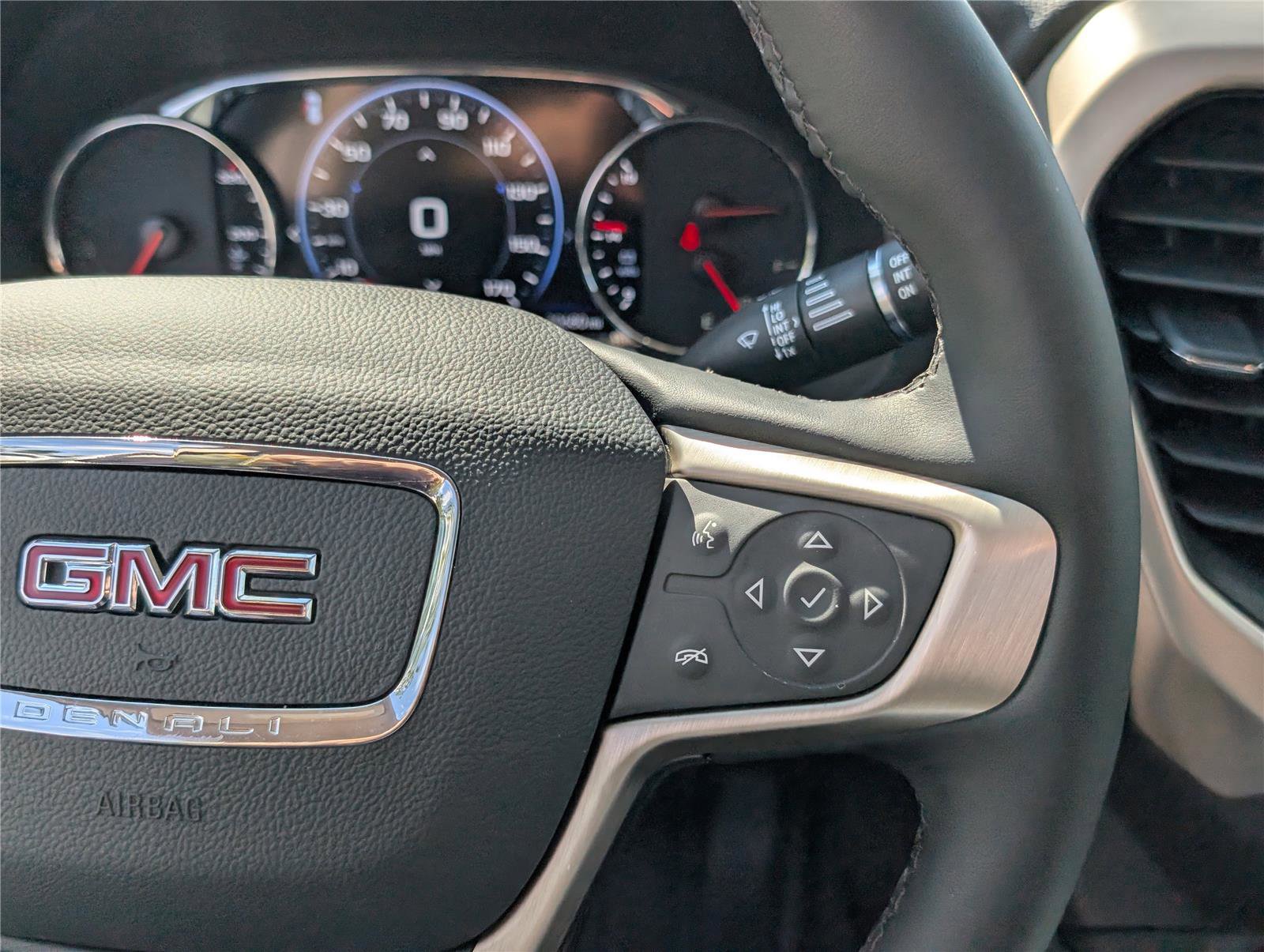 Used 2023 GMC Acadia Denali w/ Denali Ultimate Package AWD/4WD image 27