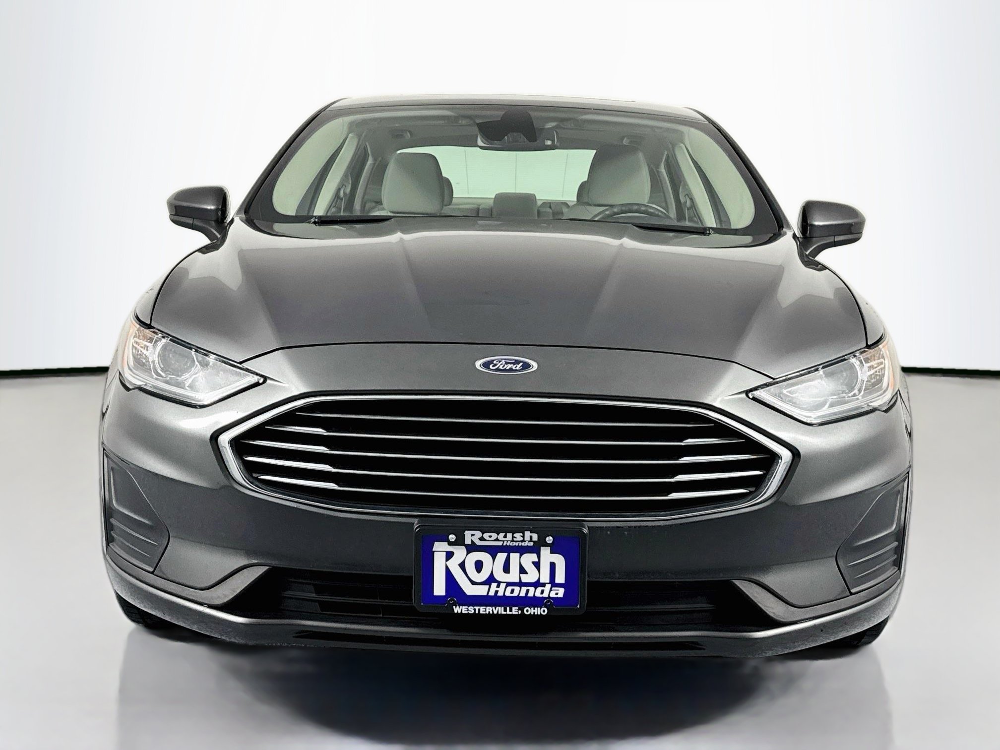 Used 2019 Ford Fusion SE FWD image 2
