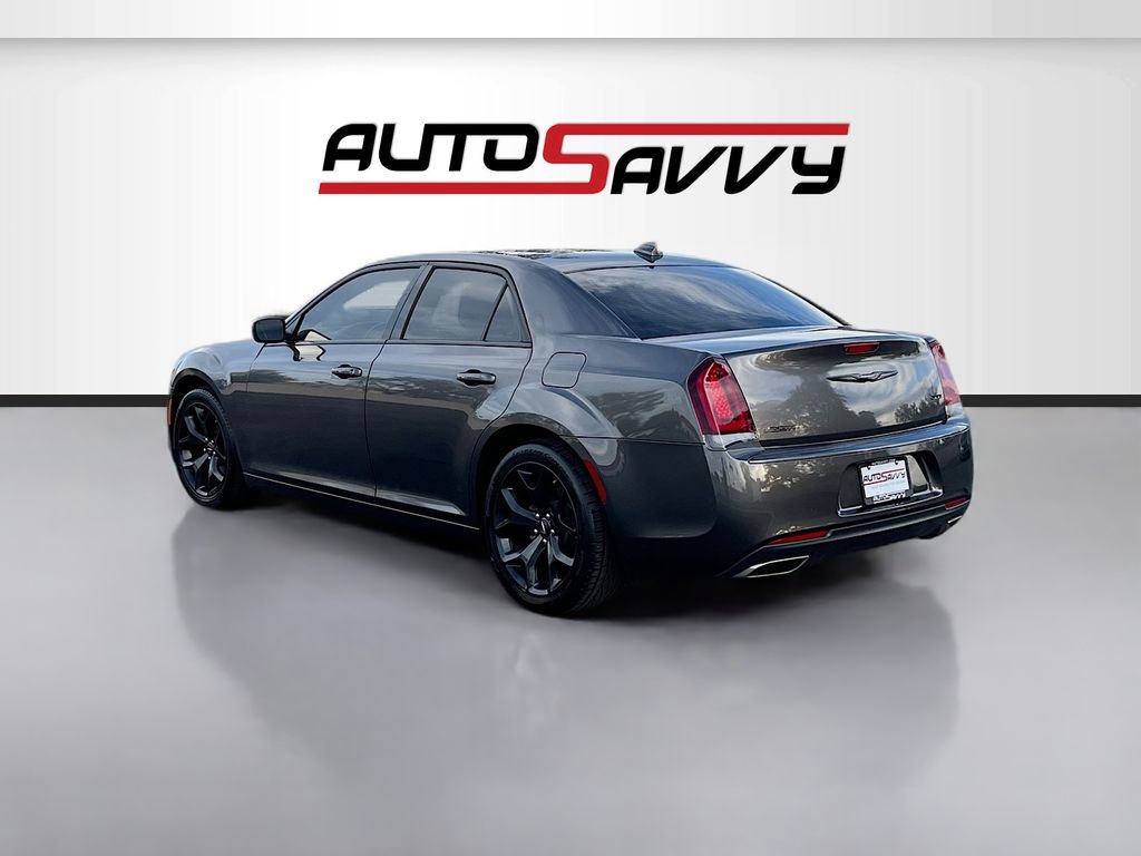 Used 2022 Chrysler 300 Touring w/ Sport Appearance Package image 5