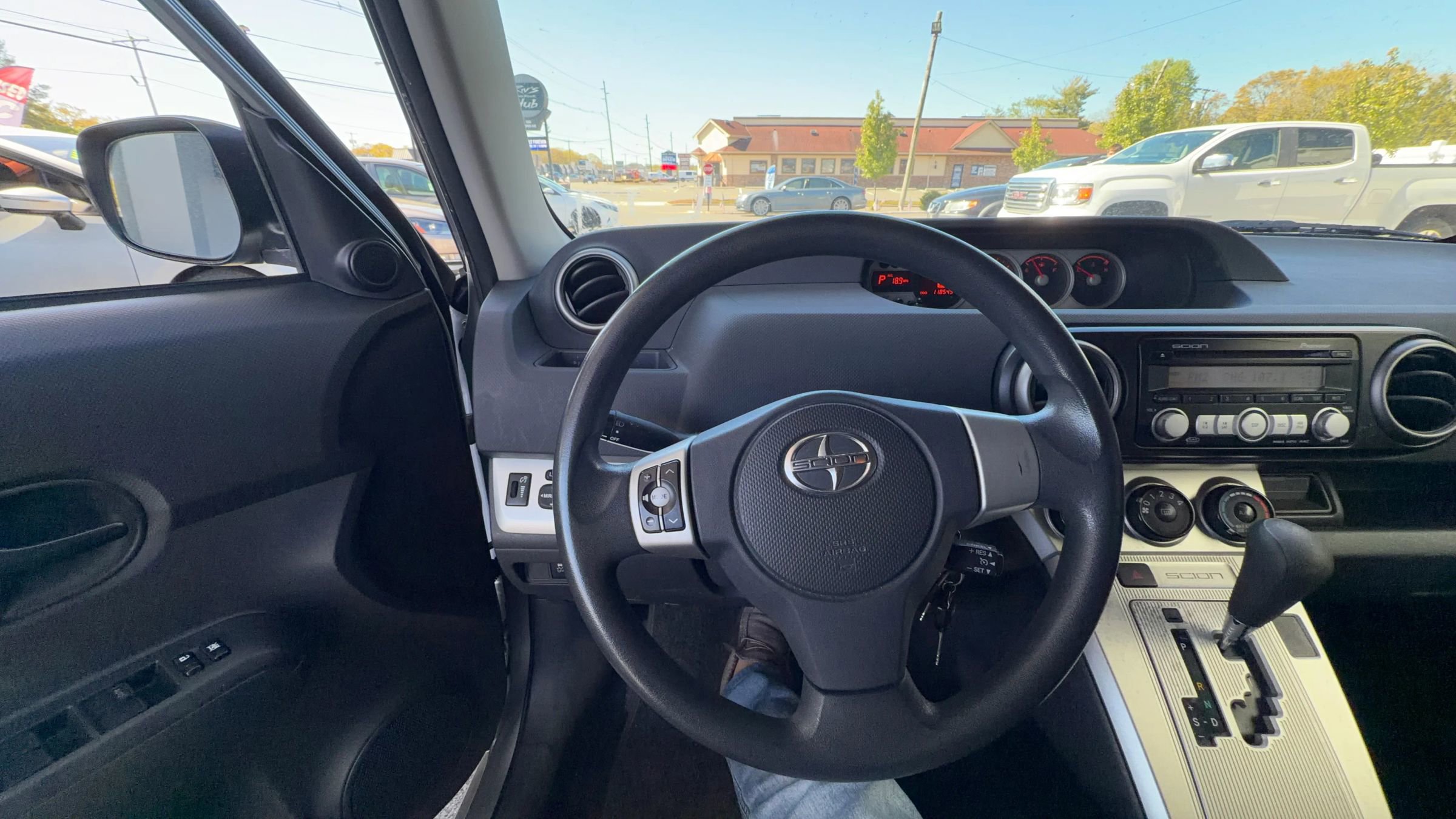 Used 2009 Scion xB FWD image 11