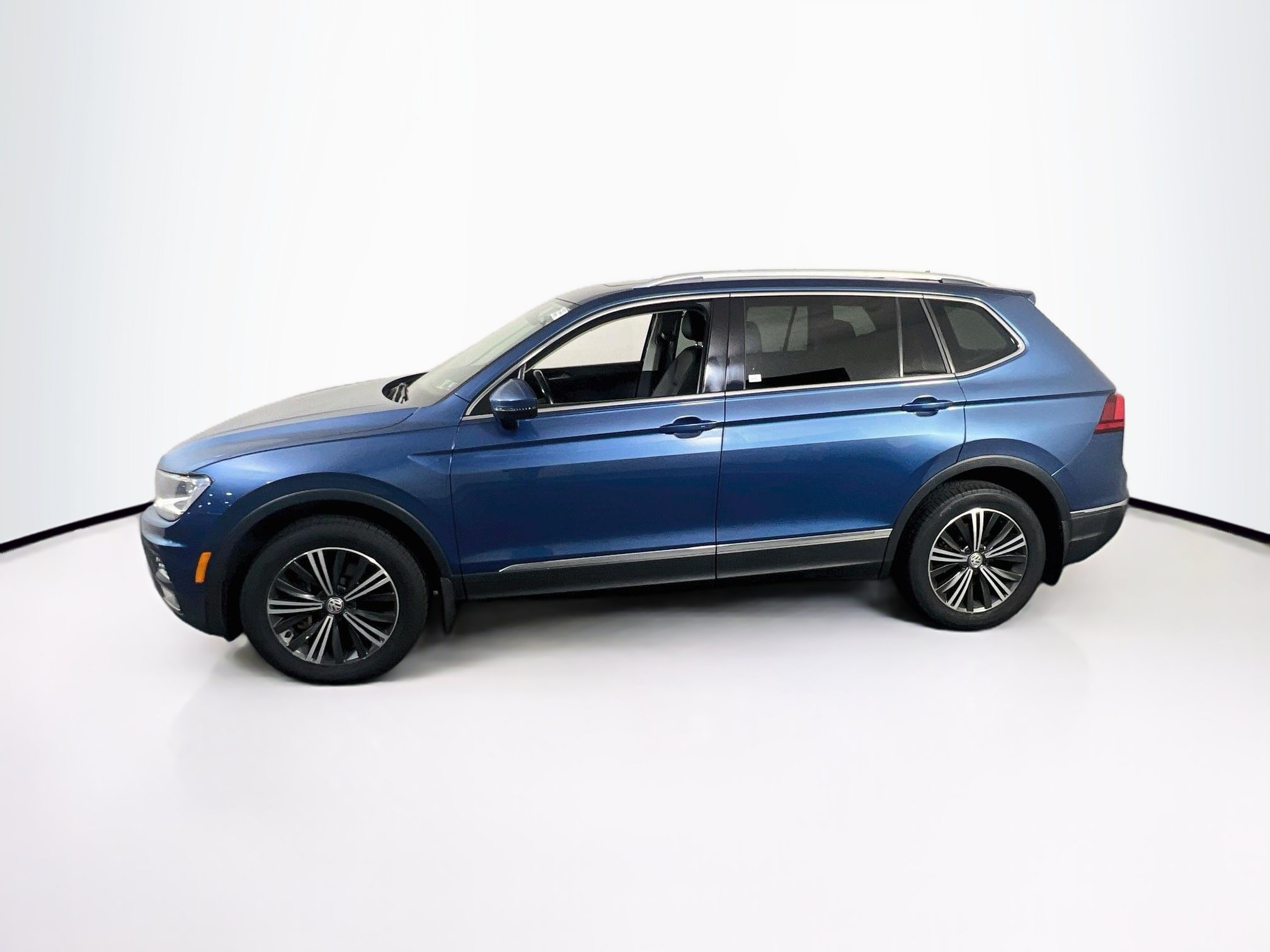 Used 2018 Volkswagen Tiguan SEL AWD/4WD image 8