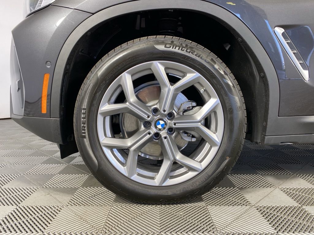 Used 2025 BMW X4 xDrive30i w/ Premium Package image 8