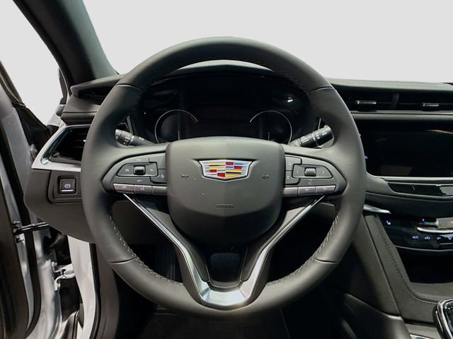 New 2025 Cadillac XT6 Luxury image 9
