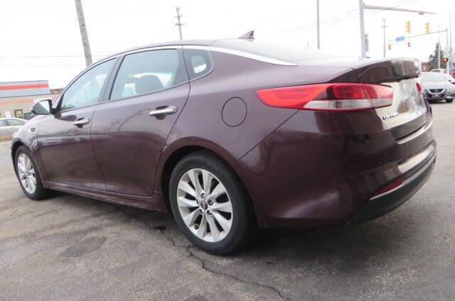 Used 2018 Kia Optima LX w/ 17" Alloy Wheels Package image 27