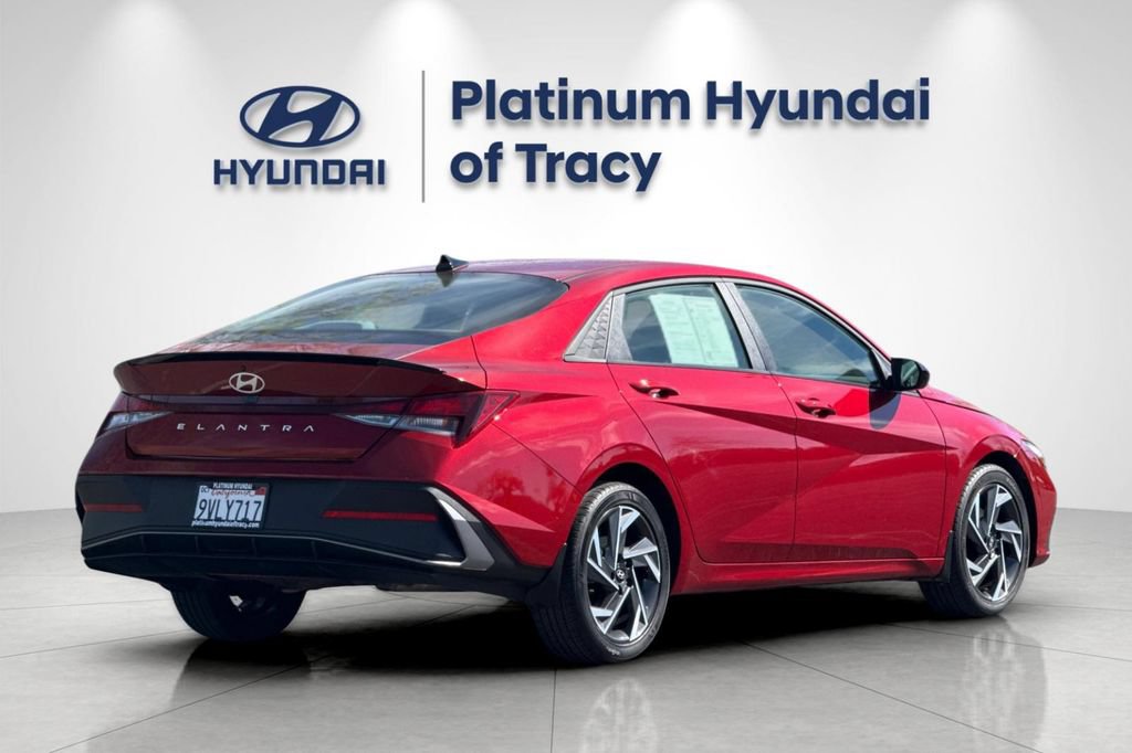 Used 2025 Hyundai Elantra Sport FWD image 4