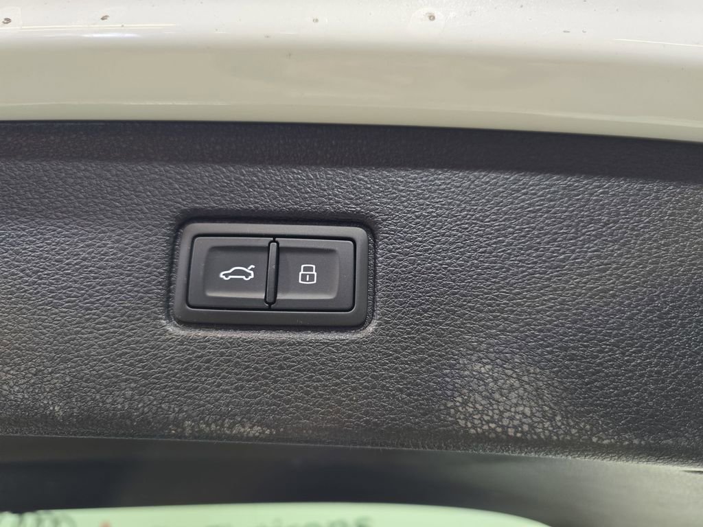 Used 2023 Audi SQ7 Prestige AWD/4WD image 16