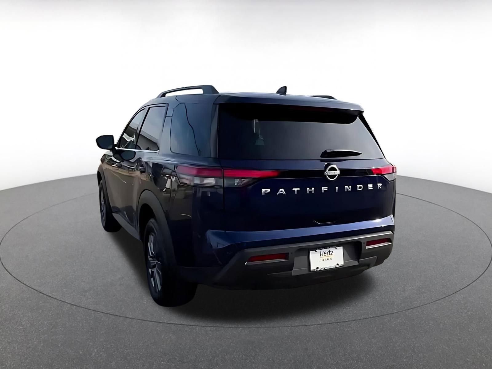 Used 2025 Nissan Pathfinder SV image 11