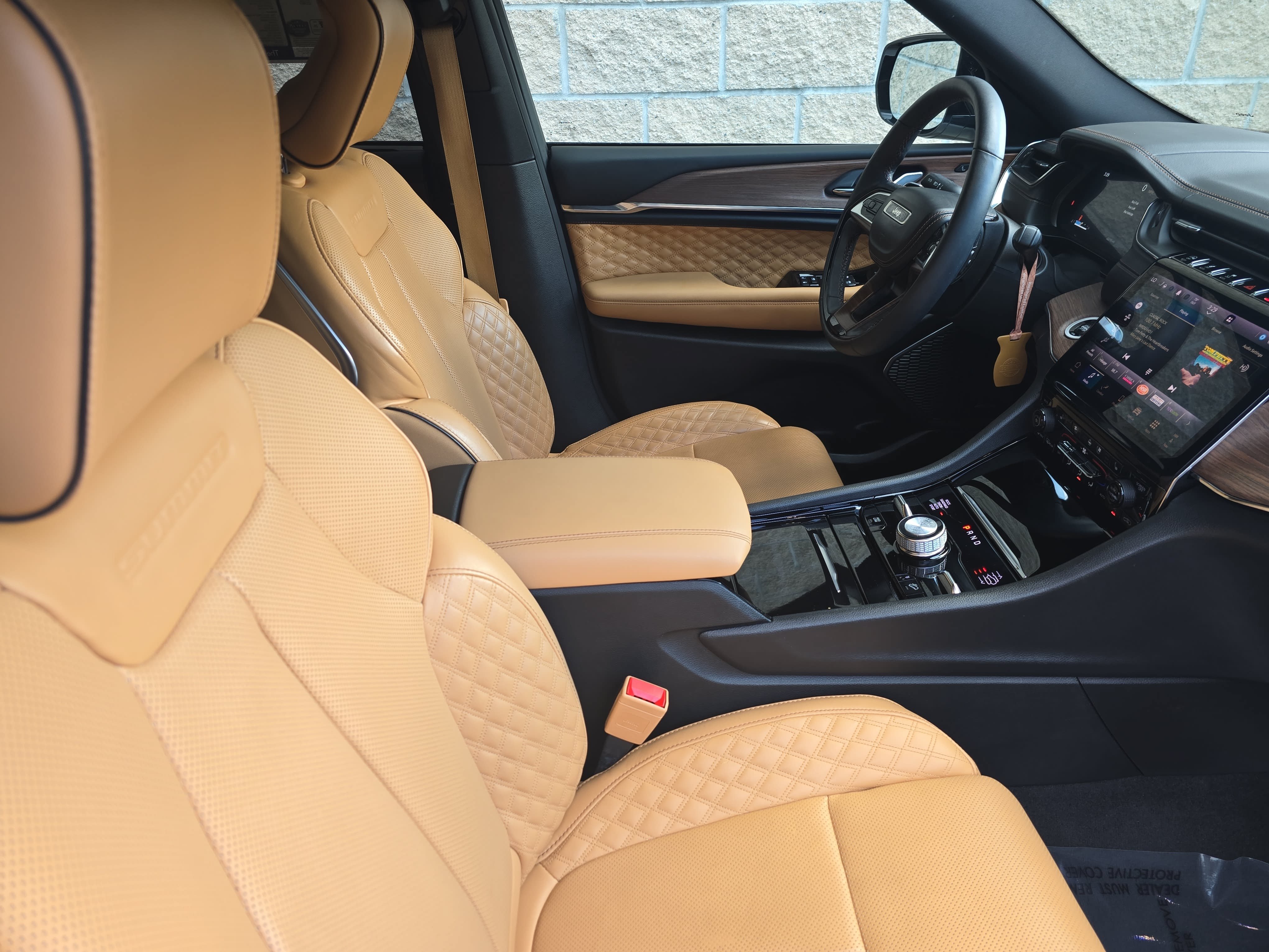 Used 2024 Jeep Grand Cherokee Summit w/ Luxury Tech Group V AWD/4WD image 10