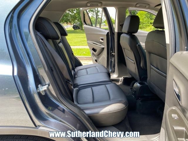 Used 2022 Chevrolet Trax LT w/ Premium Seat Package AWD/4WD image 32