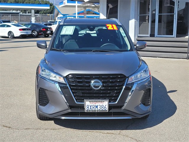Used 2021 Nissan Kicks SV image 2