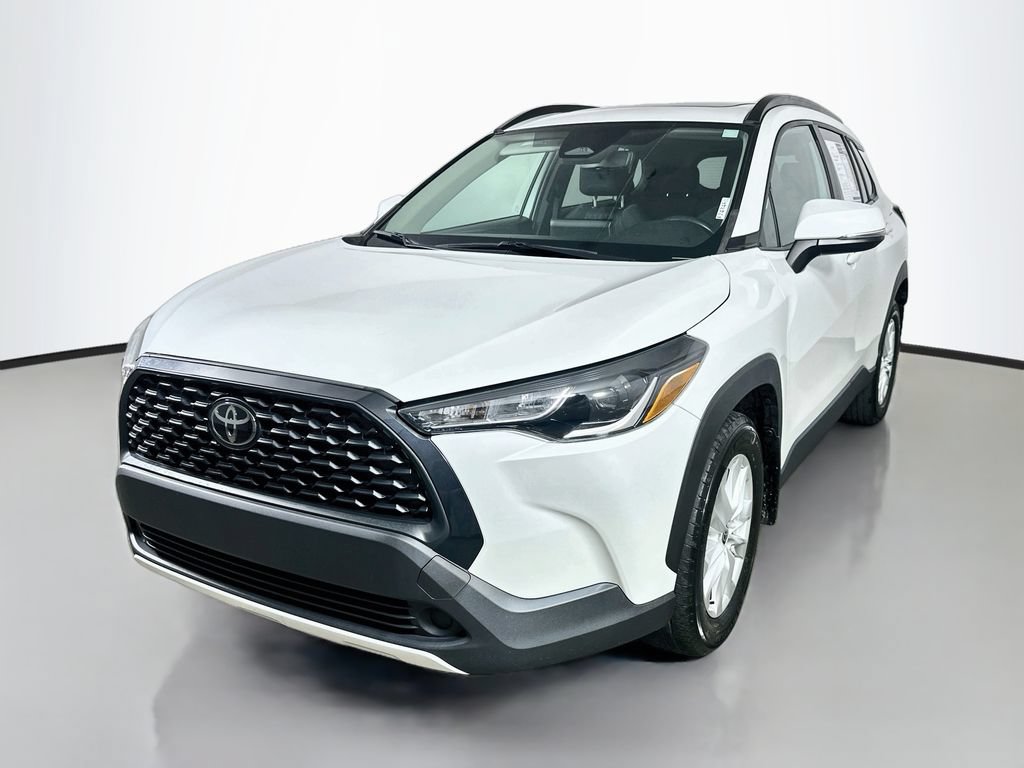 Used 2024 Toyota Corolla Cross LE w/ Moonroof Package FWD image 3