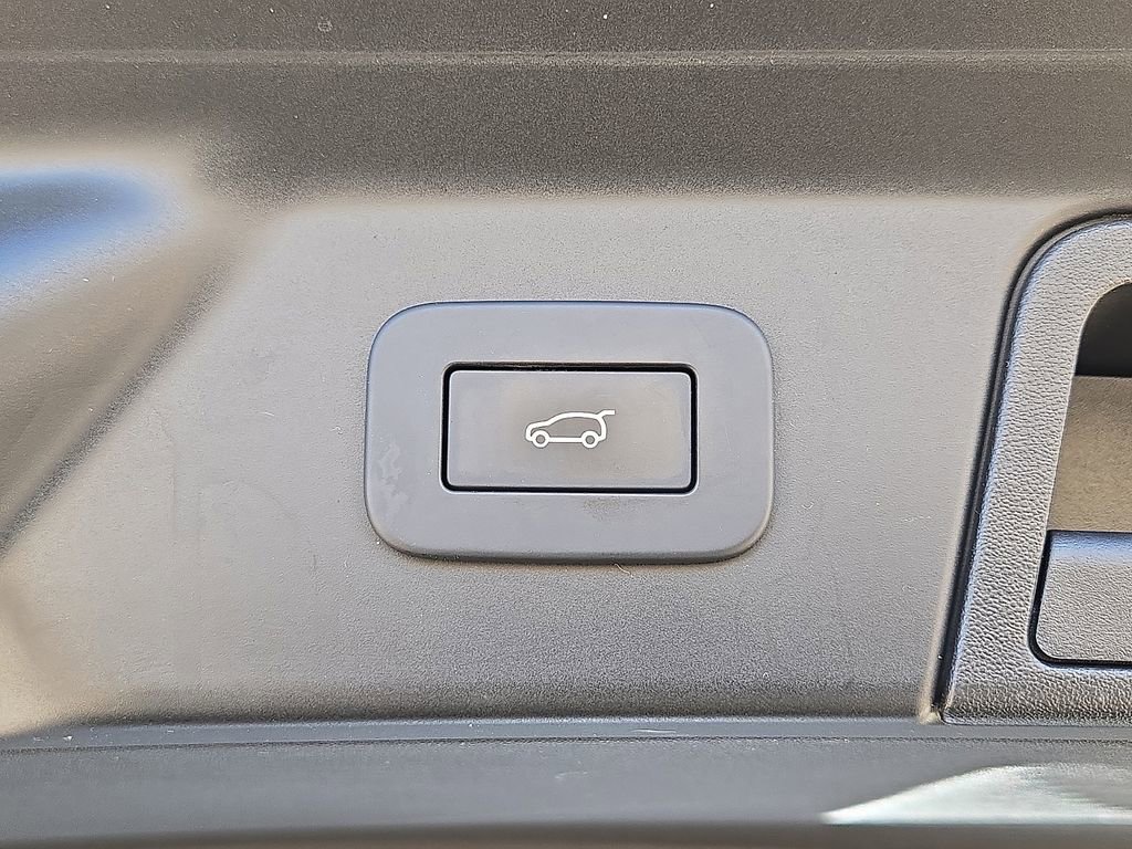 Used 2023 Land Rover Range Rover Velar R-Dynamic S image 14