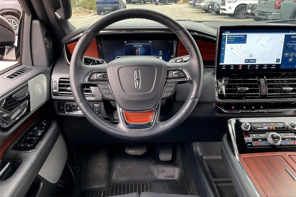 Used 2023 Lincoln Navigator Reserve image 5