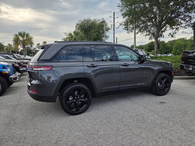 Certified 2025 Jeep Grand Cherokee Limited w/ Black Appearance Package RWD image 10