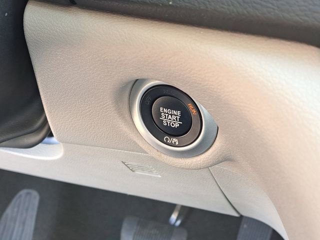 Used 2024 Chrysler Pacifica Touring-L image 13