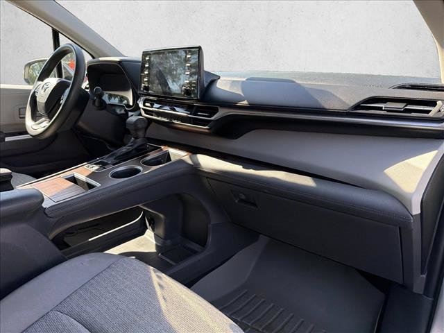 Certified 2022 Toyota Sienna LE FWD image 28