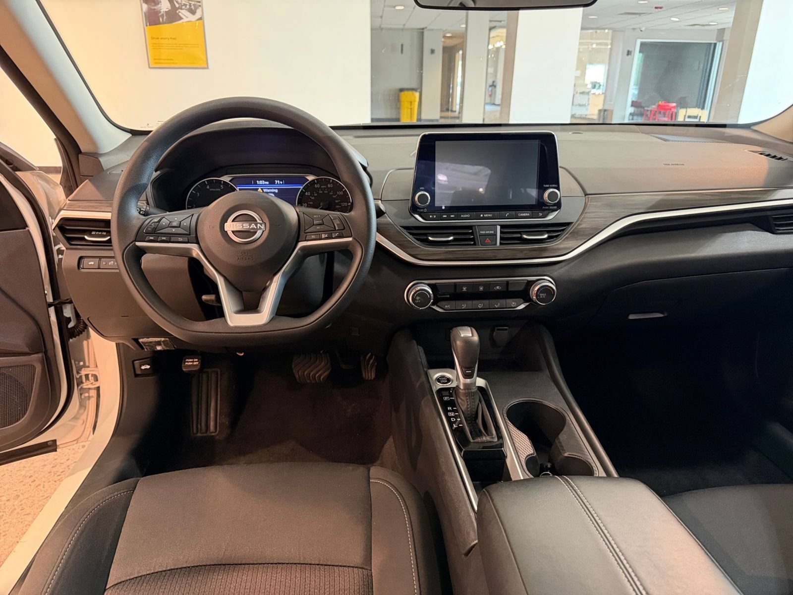 Used 2025 Nissan Altima 2.5 SV FWD image 32