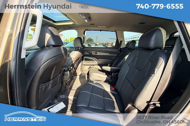 Used 2024 Kia Telluride EX w/ EX Captain's Chair Package AWD/4WD image 24