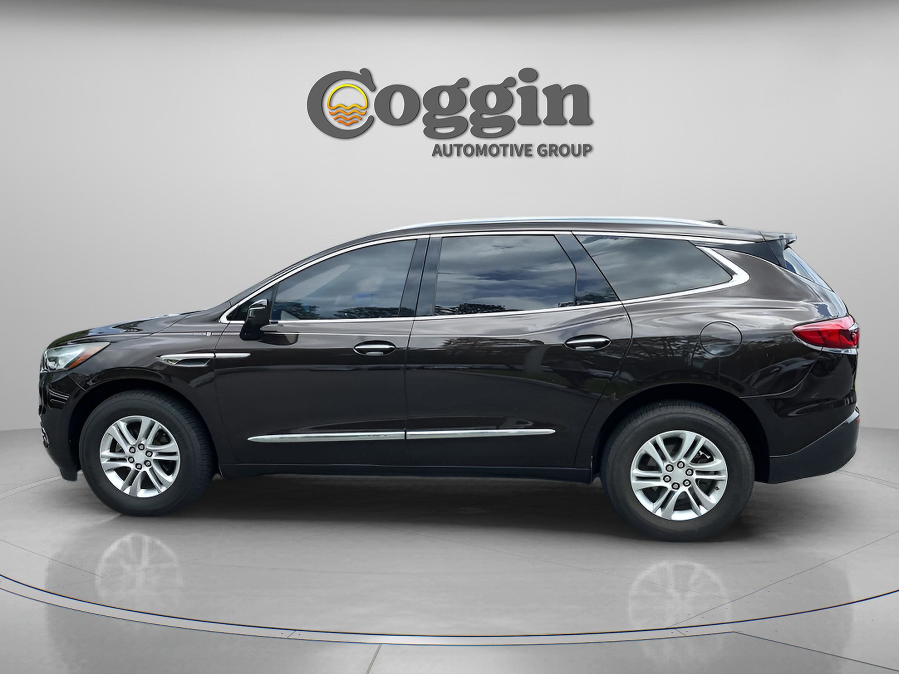 Used 2018 Buick Enclave Essence image 2