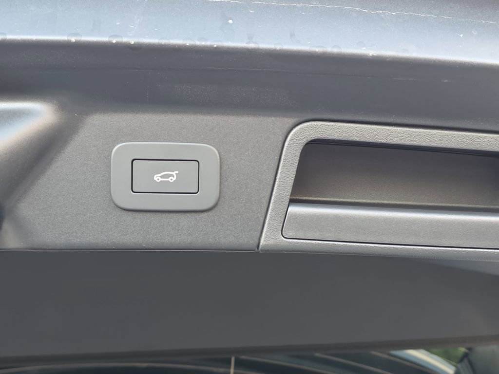 New 2026 Land Rover Range Rover Velar Dynamic SE image 13