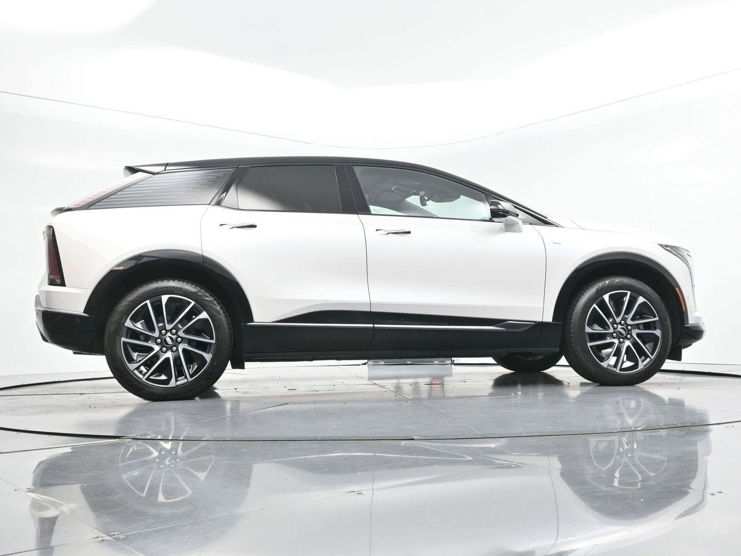 Certified 2025 Cadillac Optiq Sport 1 AWD/4WD image 54
