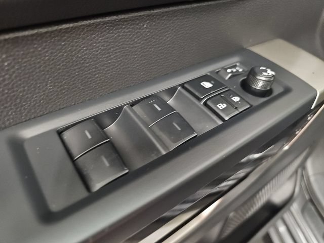 Used 2026 Toyota Tundra Limited AWD/4WD image 12