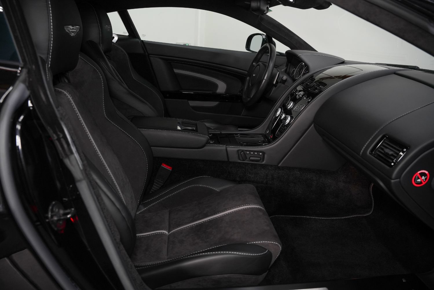 Used 2017 Aston Martin V12 Vantage S RWD image 27