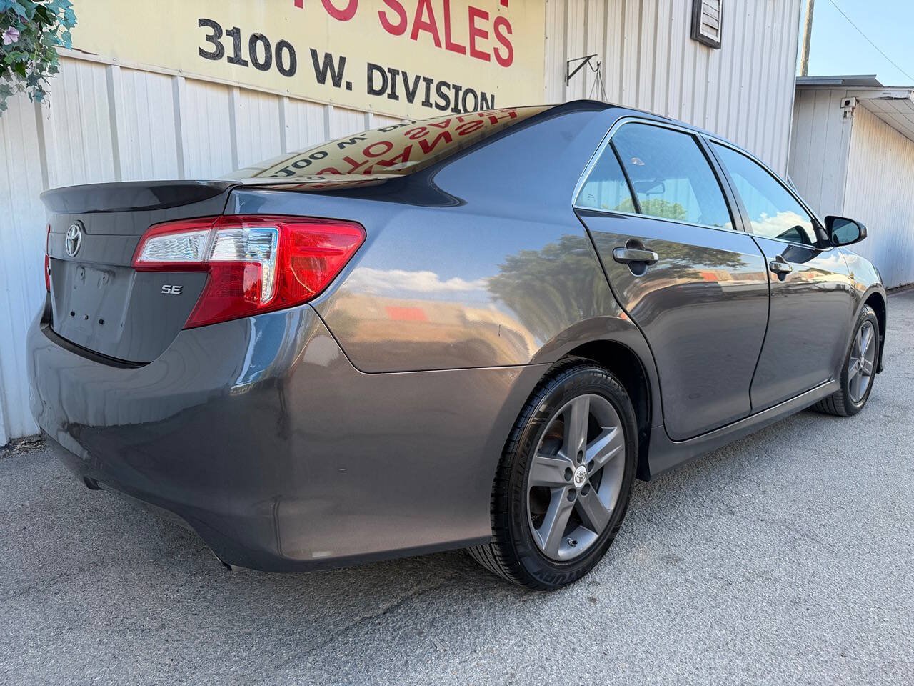 Used 2013 Toyota Camry SE FWD image 4