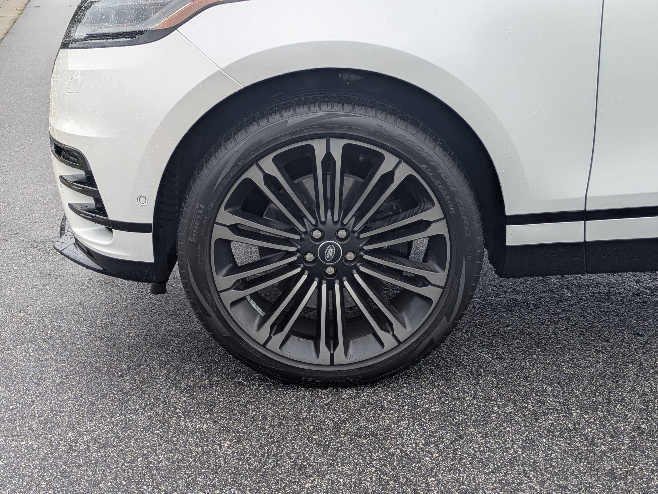 Certified 2026 Land Rover Range Rover Velar Dynamic SE image 32