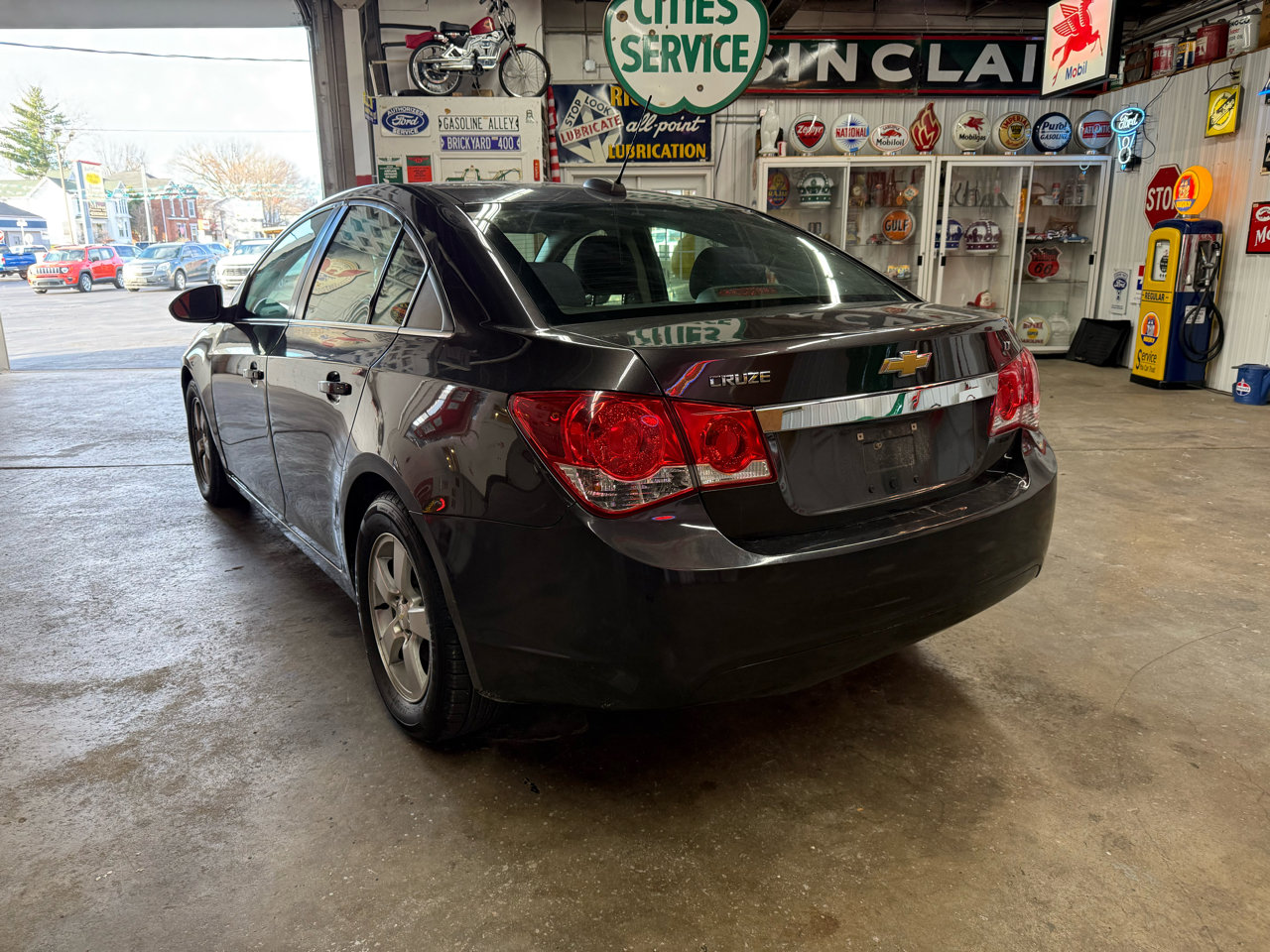 Used 2016 Chevrolet Cruze LT image 2