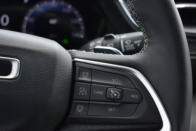 Used 2024 Jeep Grand Cherokee Altitude AWD/4WD image 19