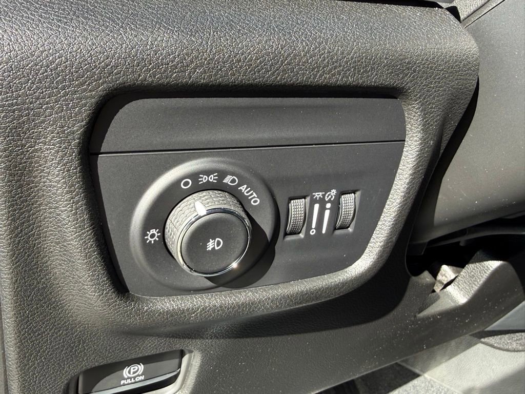 New 2025 Jeep Grand Cherokee L Limited w/ Black Appearance Package image 15